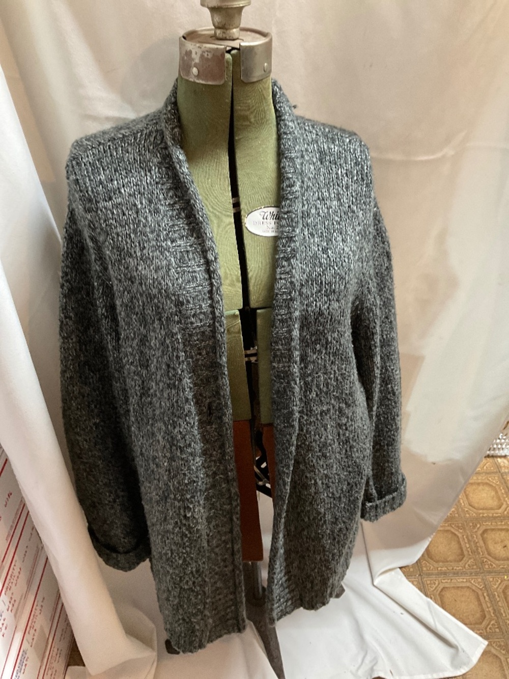 Cardigan open gray white black knit size 2XL. W252